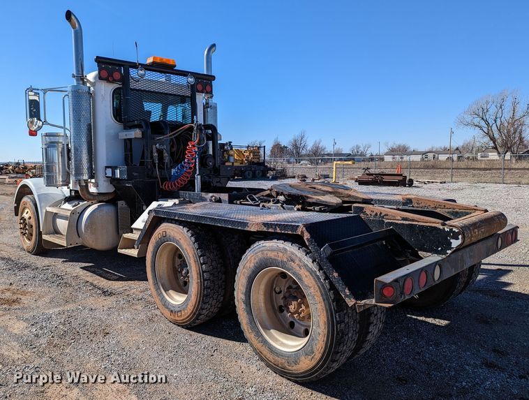 image for item LP9211 2007 Peterbilt 378  winch truck