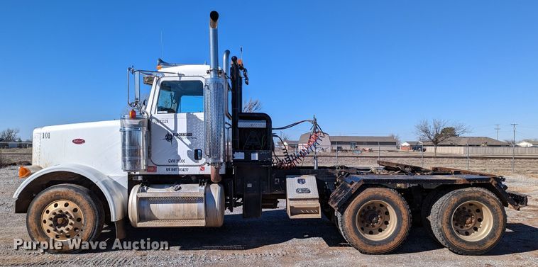 image for item LP9211 2007 Peterbilt 378  winch truck