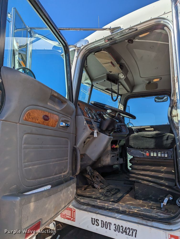 image for item LP9211 2007 Peterbilt 378  winch truck