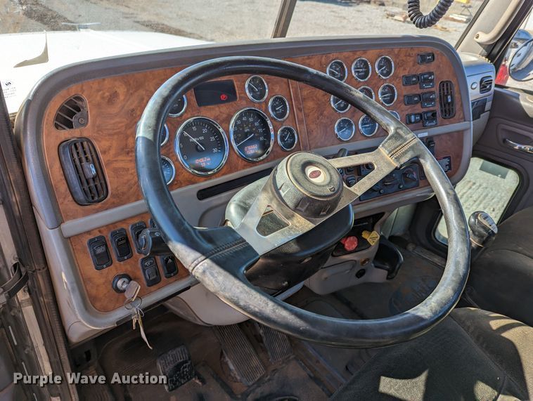 image for item LP9211 2007 Peterbilt 378  winch truck