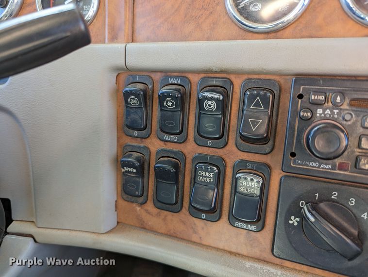 image for item LP9211 2007 Peterbilt 378  winch truck