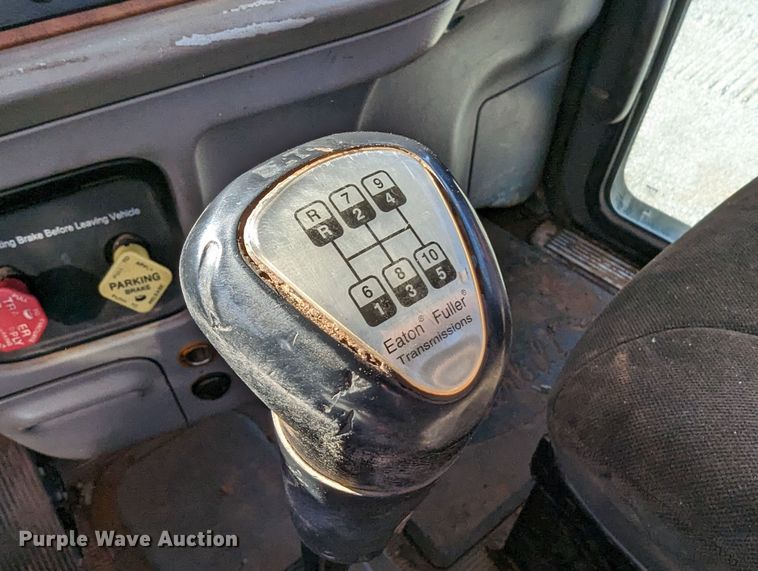 image for item LP9211 2007 Peterbilt 378  winch truck