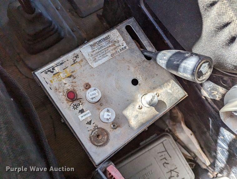 image for item LP9211 2007 Peterbilt 378  winch truck