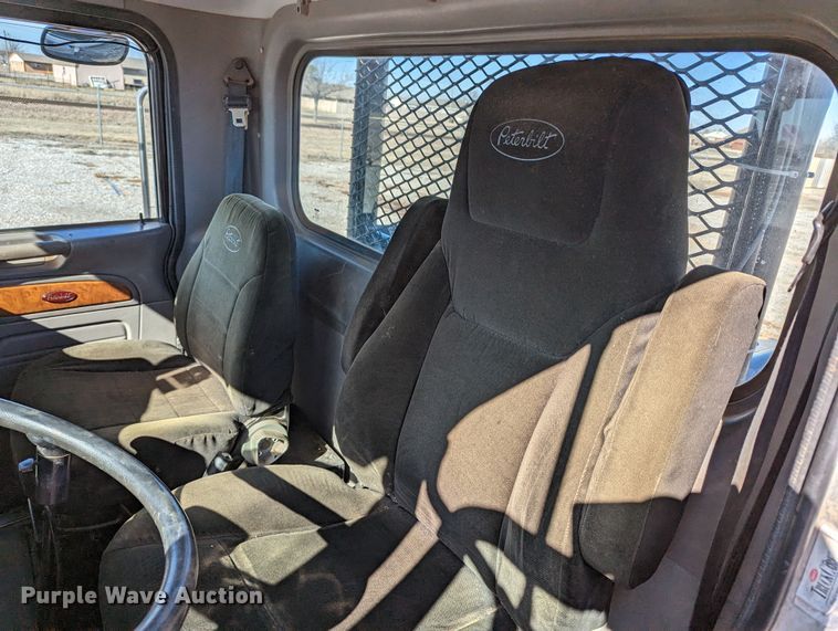 image for item LP9211 2007 Peterbilt 378  winch truck