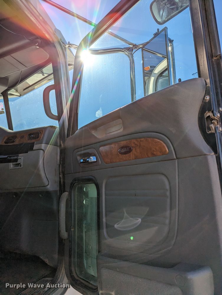 image for item LP9211 2007 Peterbilt 378  winch truck