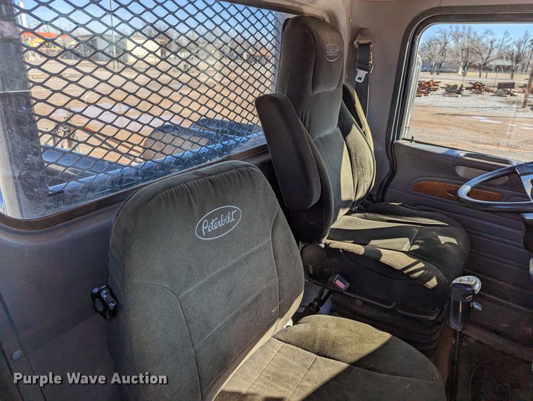 image for item LP9211 2007 Peterbilt 378  winch truck