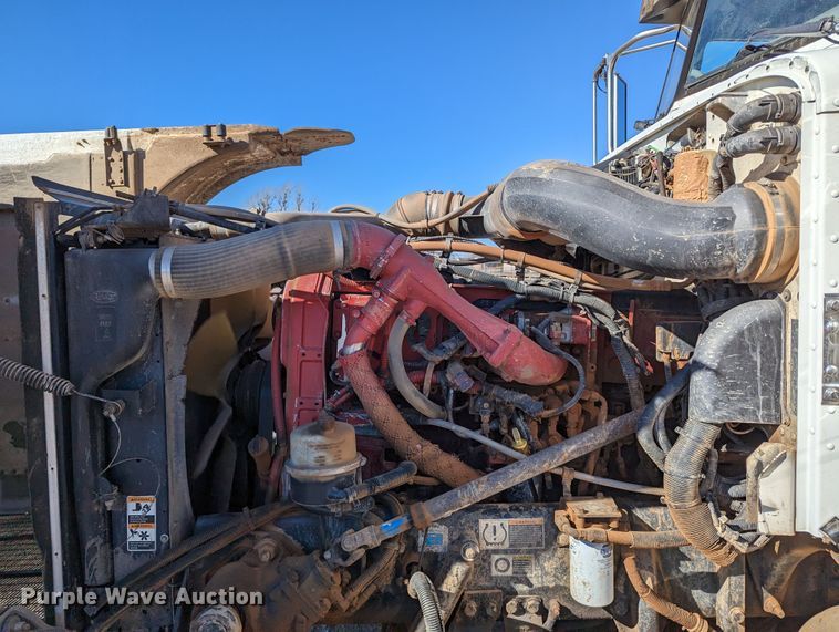 image for item LP9211 2007 Peterbilt 378  winch truck