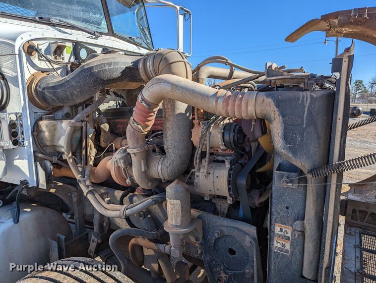 image for item LP9211 2007 Peterbilt 378  winch truck