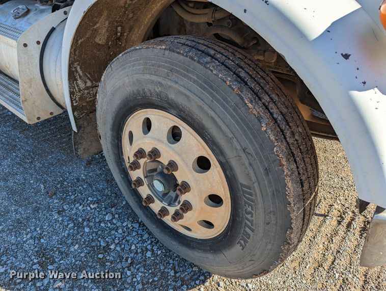 image for item LP9211 2007 Peterbilt 378  winch truck