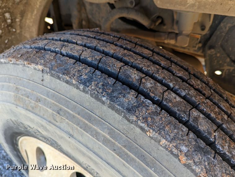 image for item LP9211 2007 Peterbilt 378  winch truck