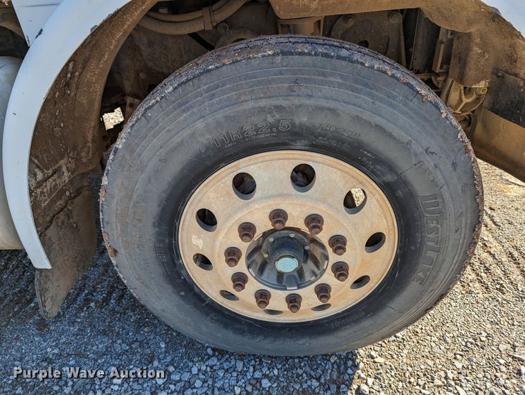 image for item LP9211 2007 Peterbilt 378  winch truck