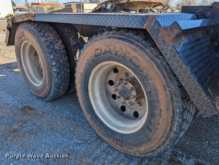 image for item LP9211 2007 Peterbilt 378  winch truck