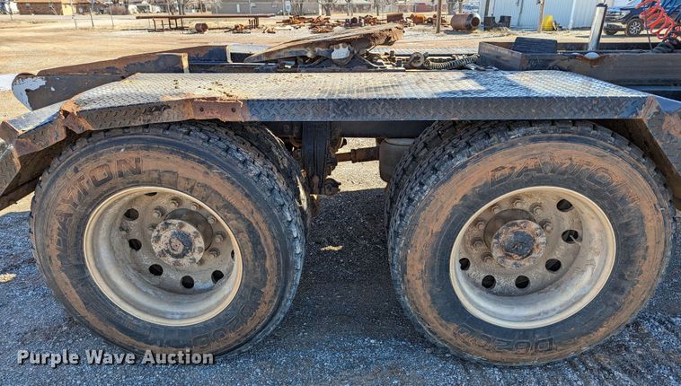image for item LP9211 2007 Peterbilt 378  winch truck