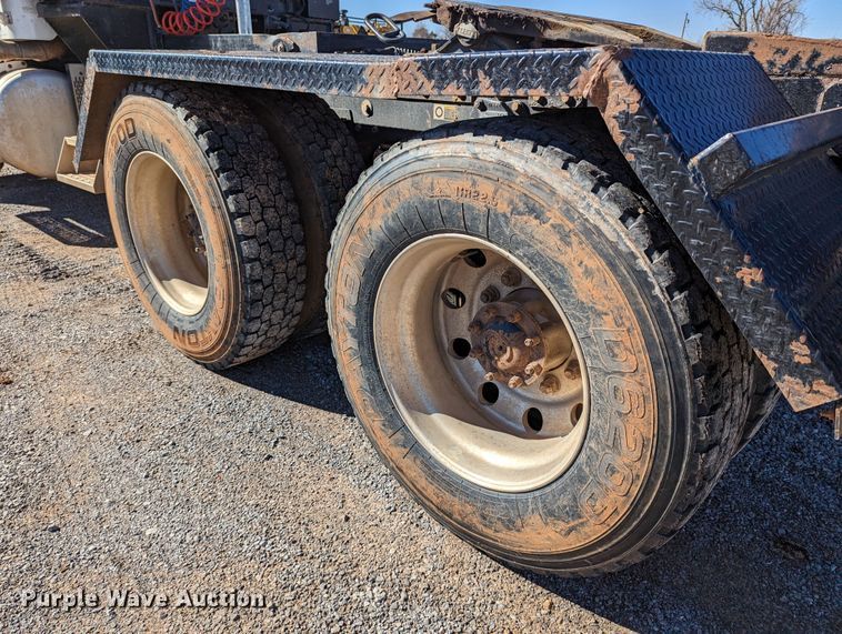 image for item LP9211 2007 Peterbilt 378  winch truck