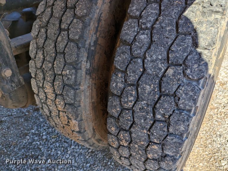 image for item LP9211 2007 Peterbilt 378  winch truck