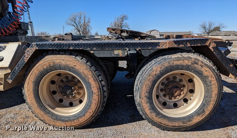 image for item LP9211 2007 Peterbilt 378  winch truck