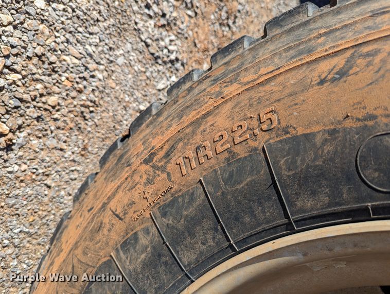 image for item LP9211 2007 Peterbilt 378  winch truck