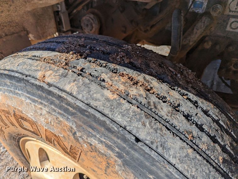 image for item LP9211 2007 Peterbilt 378  winch truck