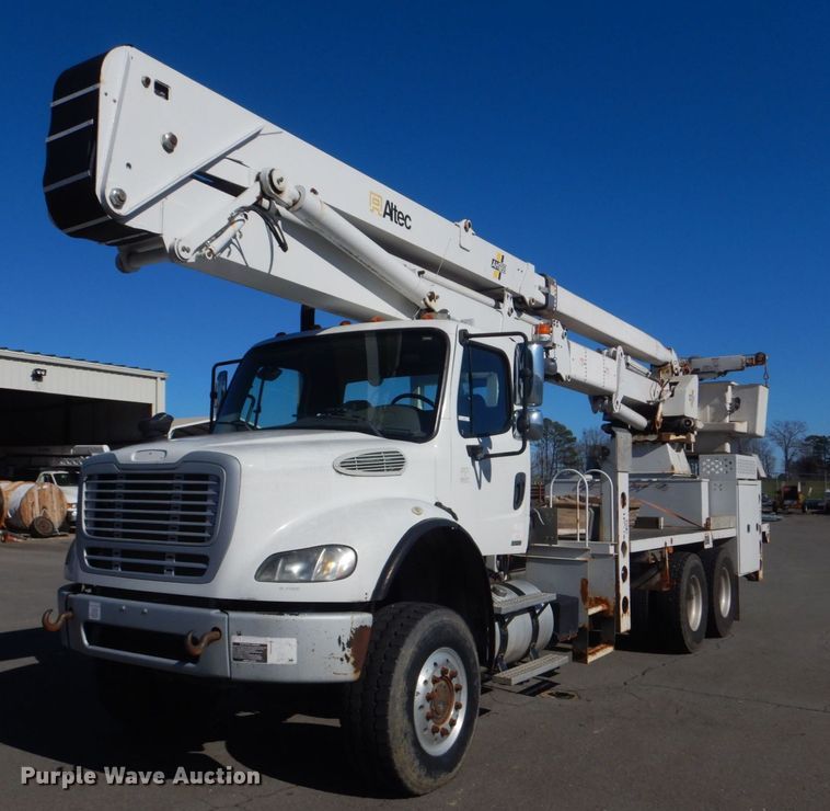image for item LT9035 2009 Freightliner Business Class M2  bucket truck