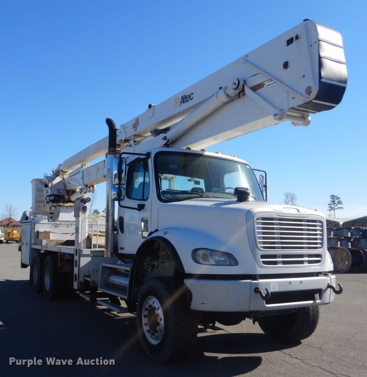 image for item LT9035 2009 Freightliner Business Class M2  bucket truck