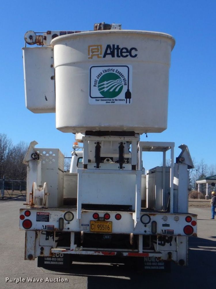 image for item LT9035 2009 Freightliner Business Class M2  bucket truck