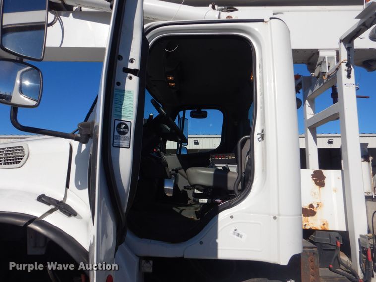 image for item LT9035 2009 Freightliner Business Class M2  bucket truck