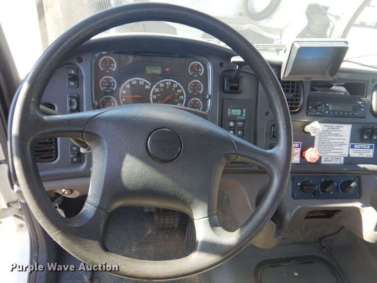 image for item LT9035 2009 Freightliner Business Class M2  bucket truck