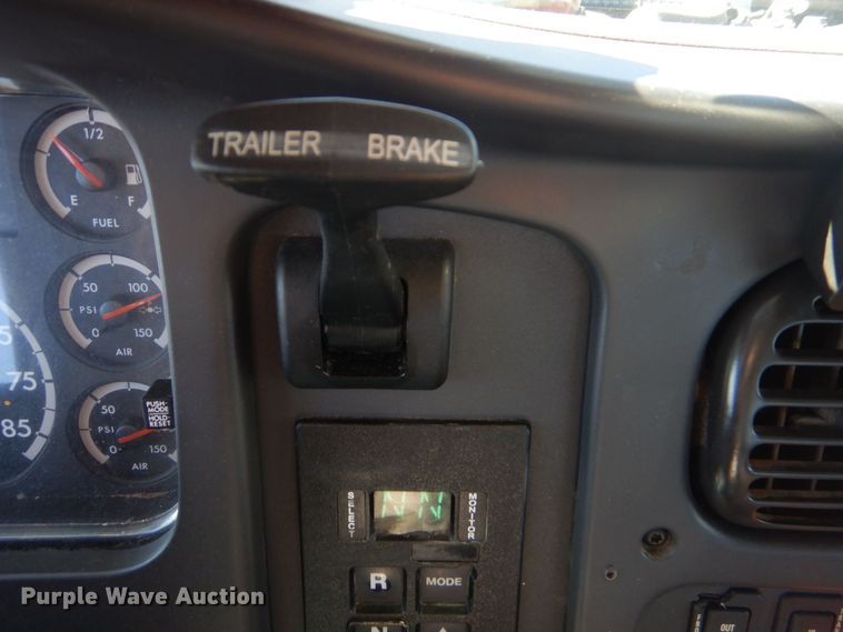 image for item LT9035 2009 Freightliner Business Class M2  bucket truck