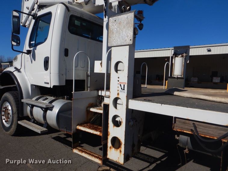 image for item LT9035 2009 Freightliner Business Class M2  bucket truck