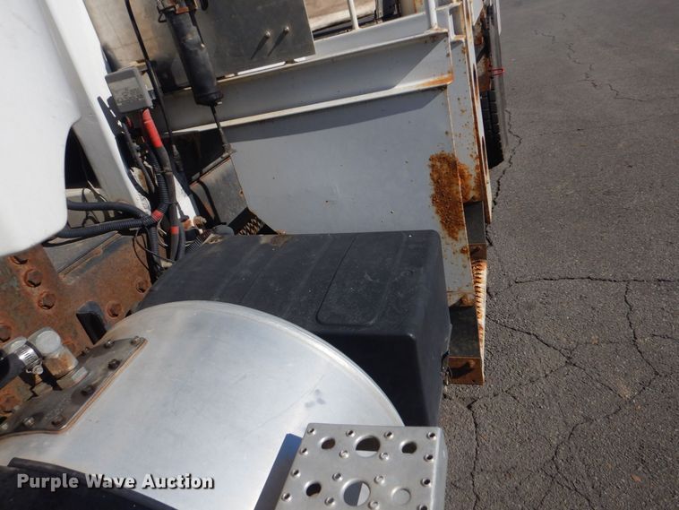 image for item LT9035 2009 Freightliner Business Class M2  bucket truck