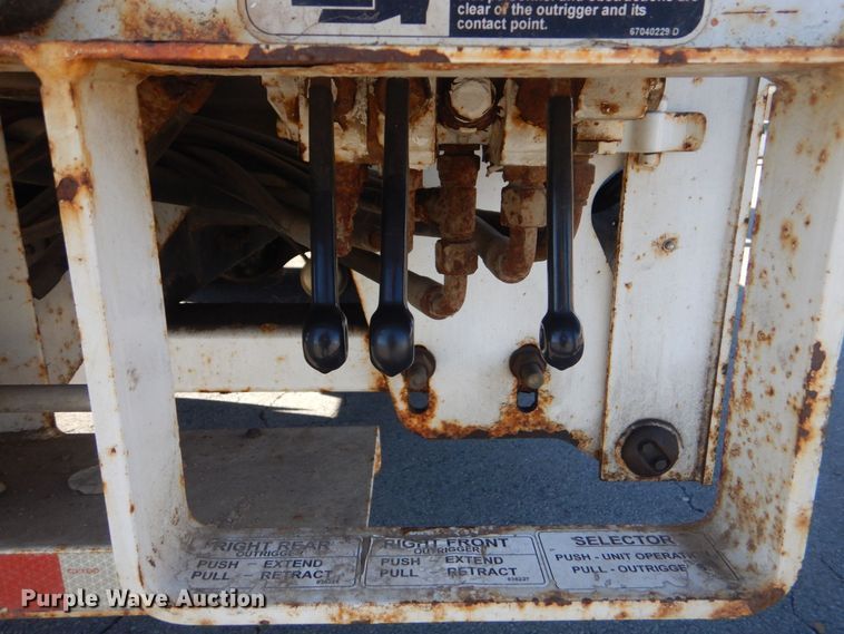 image for item LT9035 2009 Freightliner Business Class M2  bucket truck