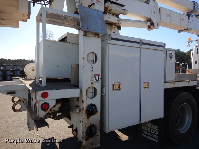 image for item LT9035 2009 Freightliner Business Class M2  bucket truck