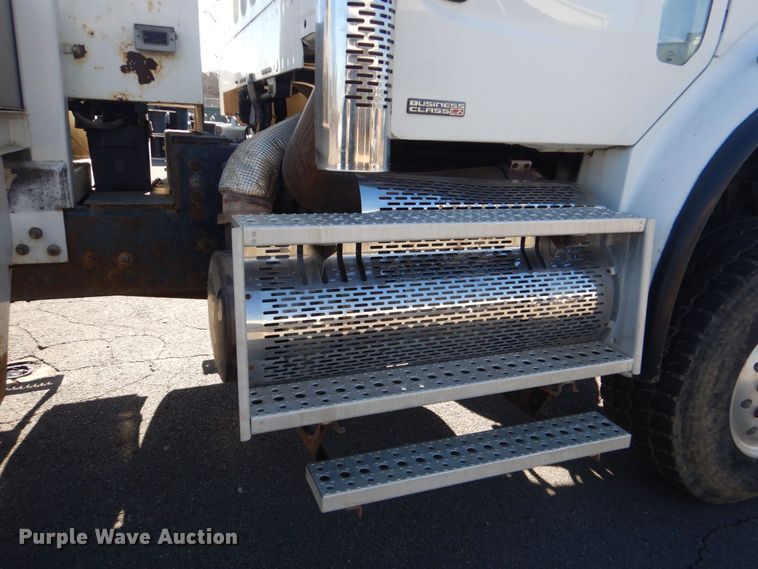 image for item LT9035 2009 Freightliner Business Class M2  bucket truck