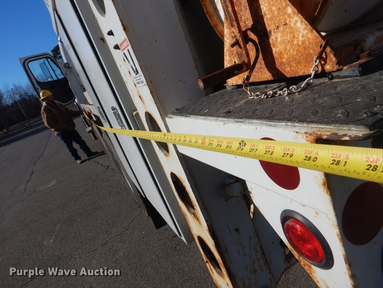 image for item LT9035 2009 Freightliner Business Class M2  bucket truck