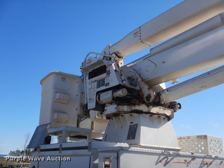 image for item LT9035 2009 Freightliner Business Class M2  bucket truck