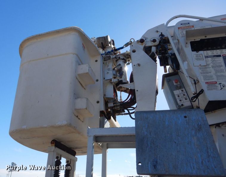 image for item LT9035 2009 Freightliner Business Class M2  bucket truck