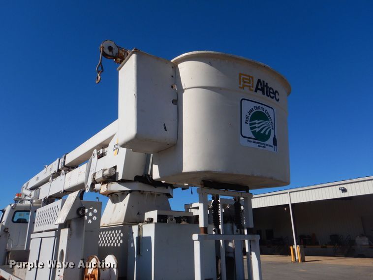 image for item LT9035 2009 Freightliner Business Class M2  bucket truck