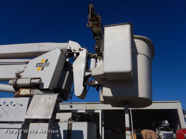 image for item LT9035 2009 Freightliner Business Class M2  bucket truck