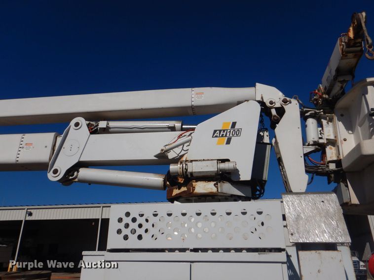 image for item LT9035 2009 Freightliner Business Class M2  bucket truck