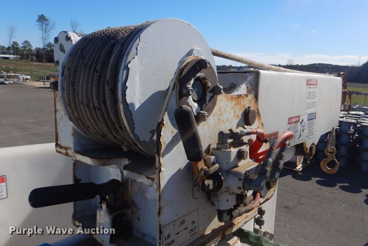 image for item LT9035 2009 Freightliner Business Class M2  bucket truck