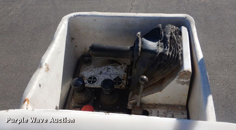 image for item LT9035 2009 Freightliner Business Class M2  bucket truck