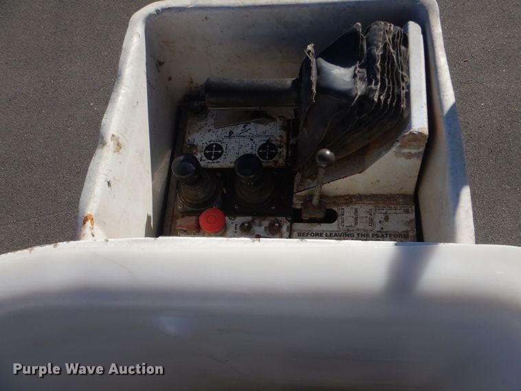 image for item LT9035 2009 Freightliner Business Class M2  bucket truck