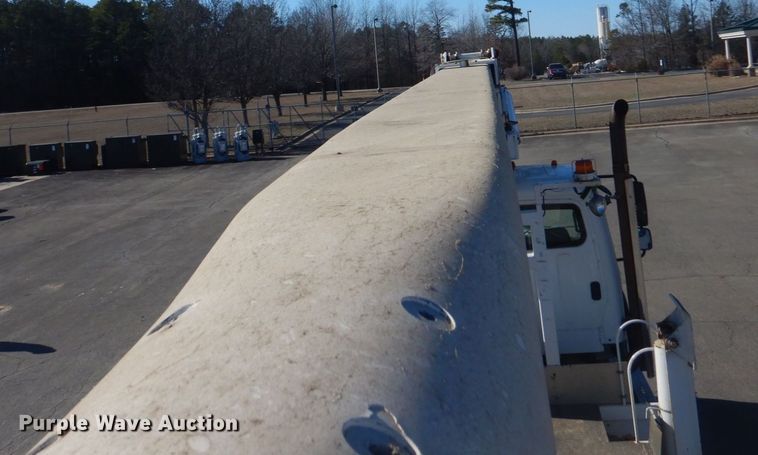 image for item LT9035 2009 Freightliner Business Class M2  bucket truck