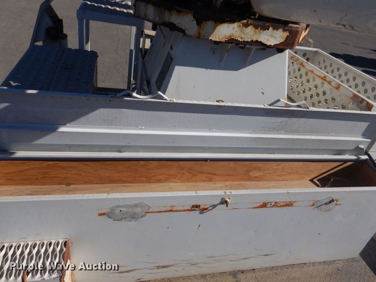 image for item LT9035 2009 Freightliner Business Class M2  bucket truck