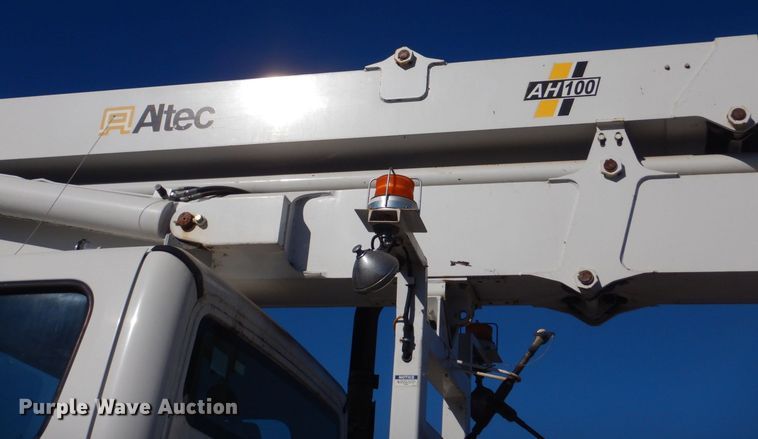 image for item LT9035 2009 Freightliner Business Class M2  bucket truck
