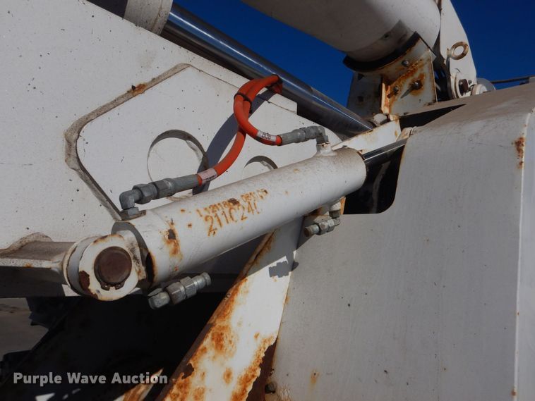 image for item LT9035 2009 Freightliner Business Class M2  bucket truck