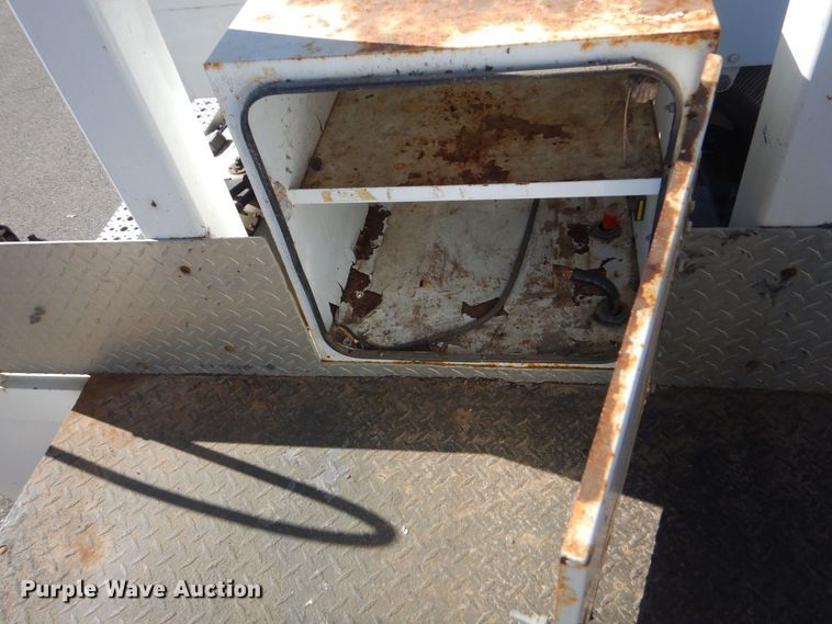 image for item LT9035 2009 Freightliner Business Class M2  bucket truck