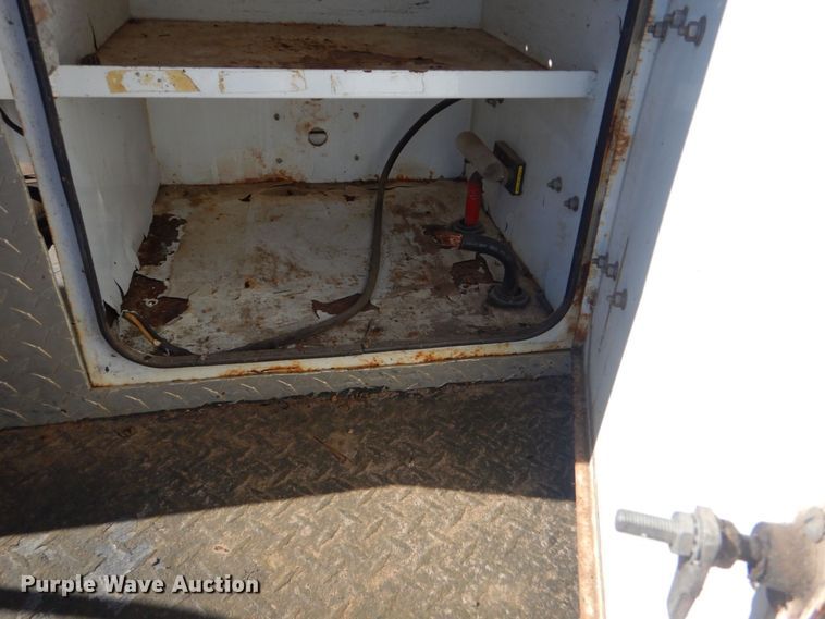 image for item LT9035 2009 Freightliner Business Class M2  bucket truck