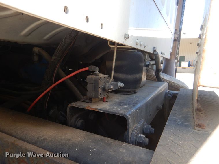 image for item LT9035 2009 Freightliner Business Class M2  bucket truck