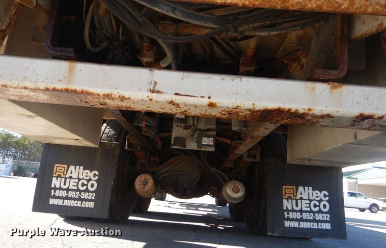 image for item LT9035 2009 Freightliner Business Class M2  bucket truck